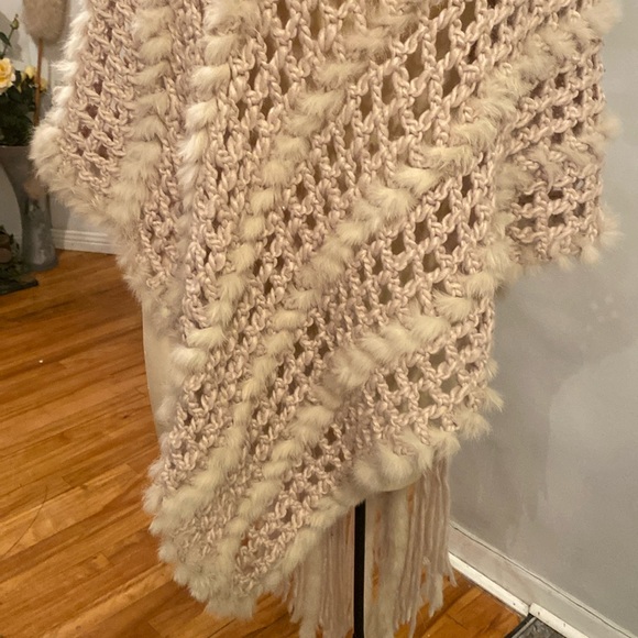 Eva Eva knit 🧶 and fur asymmetrical Poncho - Picture 7 of 10